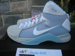 Illustration for article titled Back to the Future McFly Sneakers Unboxed, Going for $2,000
